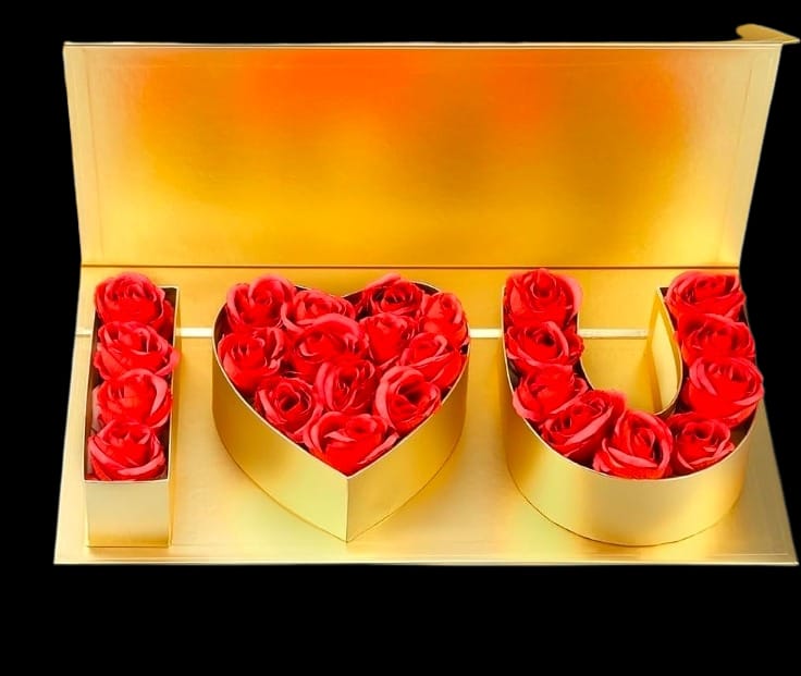 Golden “I ❤️ U” Rose Box